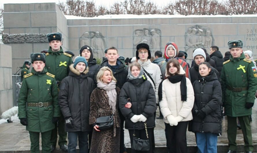 Посещение Пискарёвского мемориального кладбища 10-ым классом