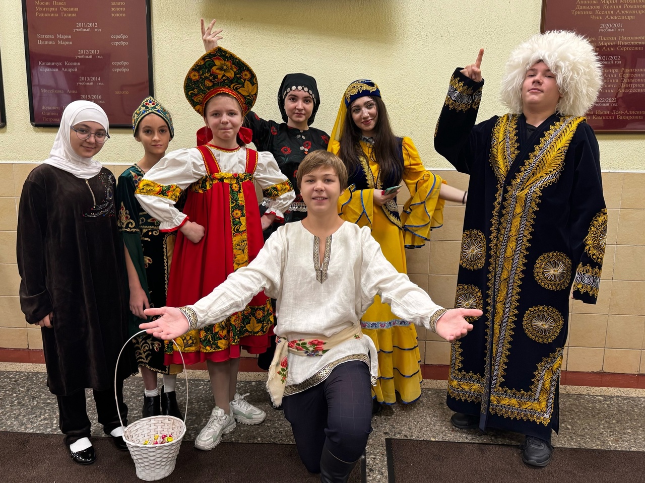 ПАРАД НАРОДОВ РОССИИ