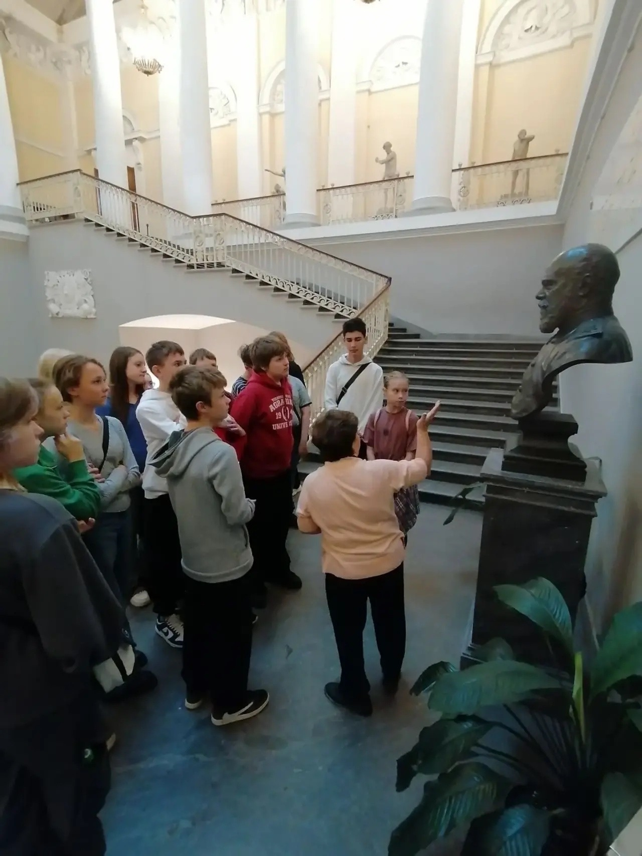 Искусство объединяет: 7 «В» класс в Русском музее!